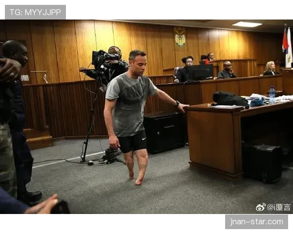 奥斯卡·皮斯托瑞斯这日常真难想象，赛场上飞腿，家里却是另一番剧本